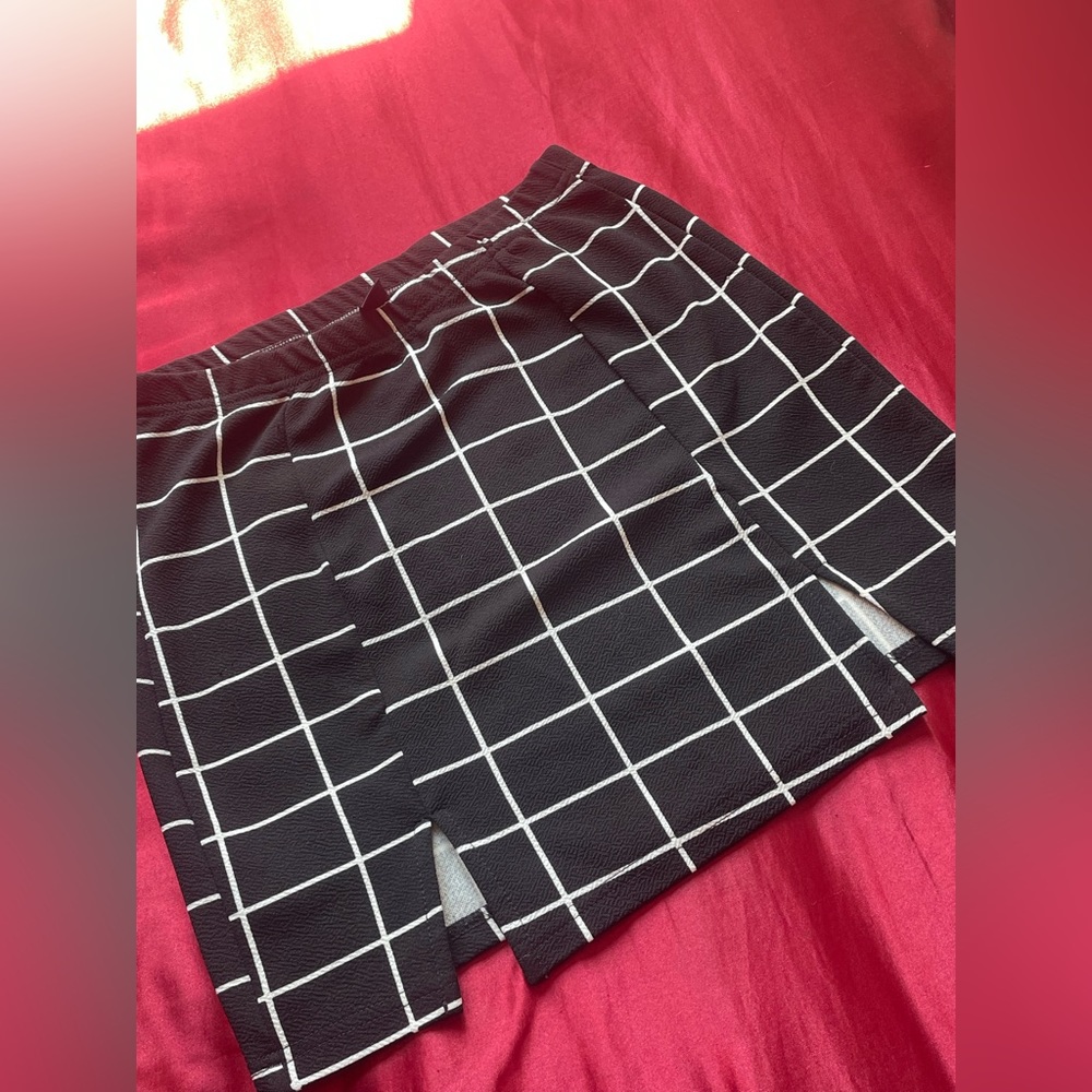 Black and white plaid skirt size small